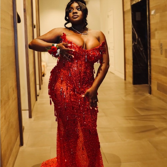Elegant Red Sequin Gown - Picture 1 of 4